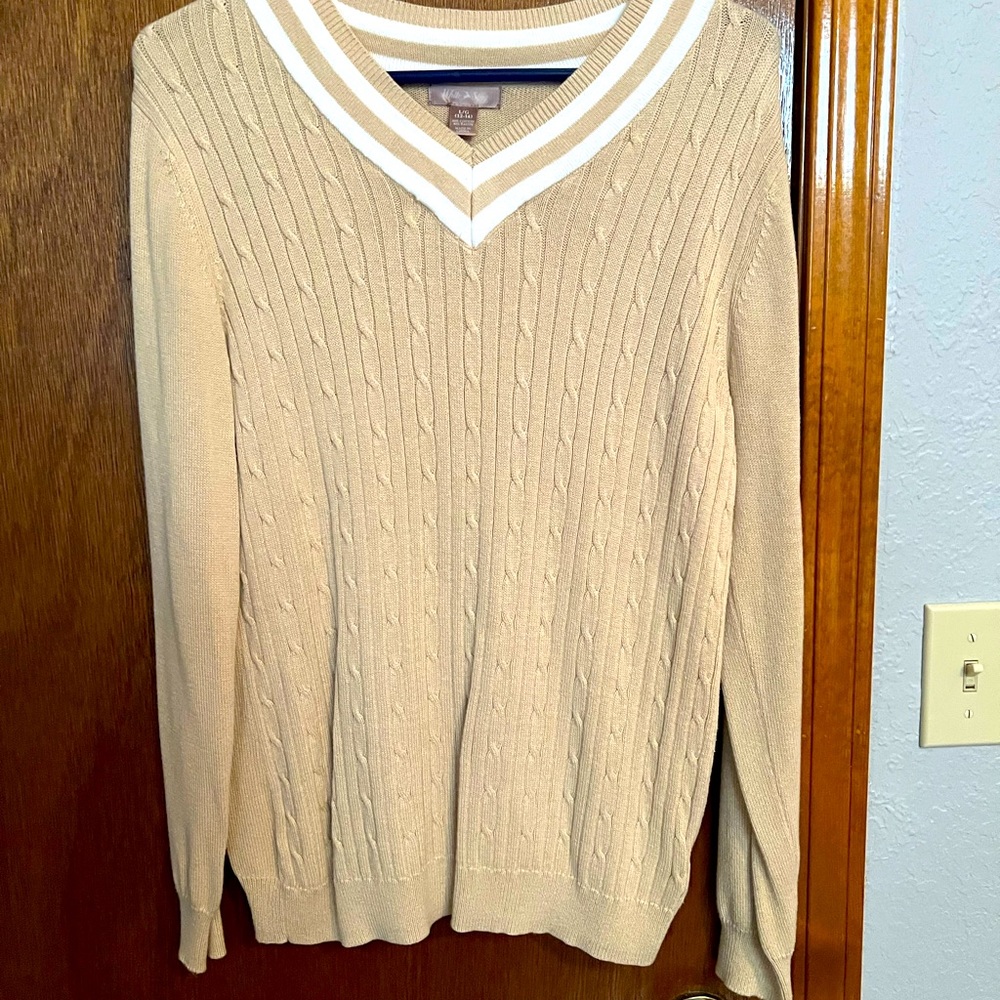 Women sweater size 12/14 large. Tan